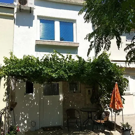 Kuca Za Odmor Matko House Matko * Pag Town