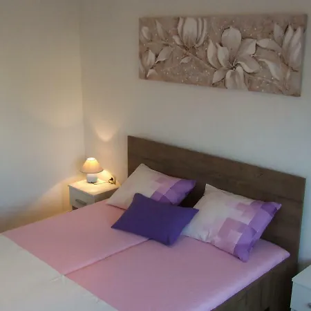 Kuca Za Odmor Matko House Matko Holiday home Pag Town